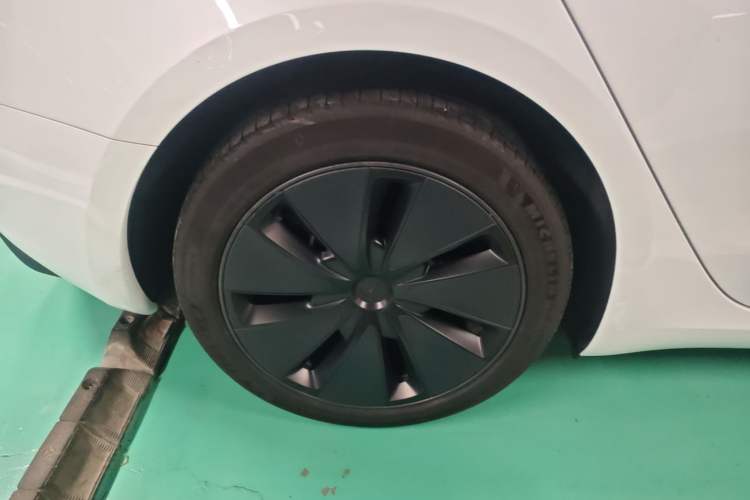 Used Tesla Model 3 2023 Long-Range All-Wheel-Drive Version Right Rear Wheel Hub