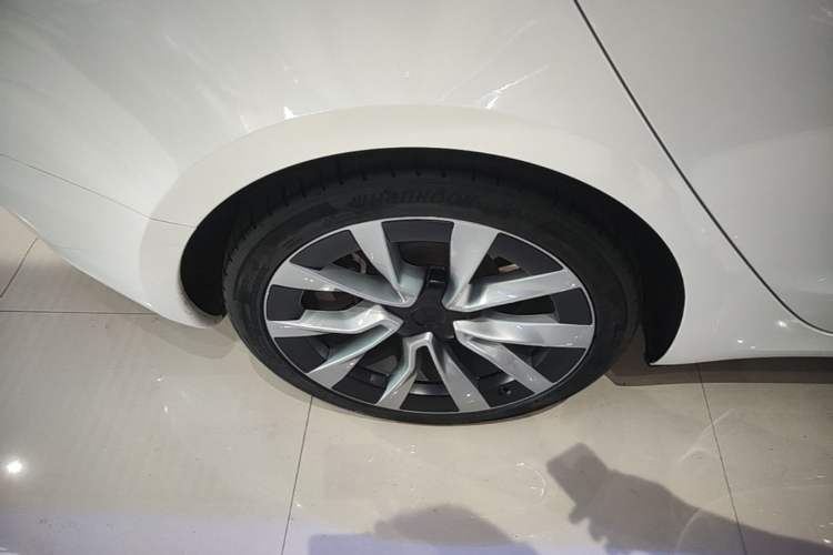 Used Tesla Model 3 2023 Rear-Wheel-Drive Version Right Rear Wheel Hub