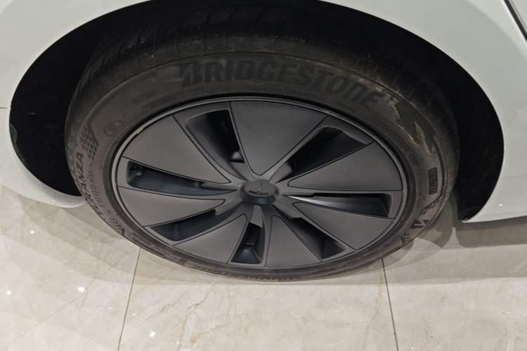 Used Tesla Model 3 2023 Long-Range All-Wheel-Drive Version Right Rear Wheel Hub