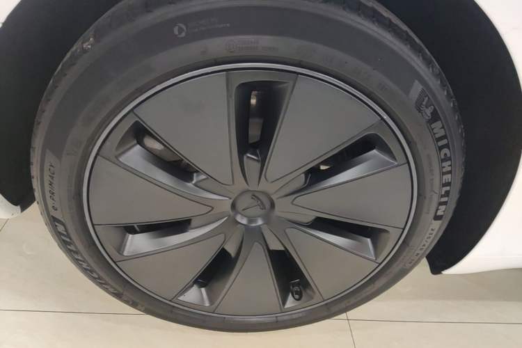 Used Tesla Model 3 2023 Long-Range All-Wheel-Drive Version Right Rear Wheel Hub