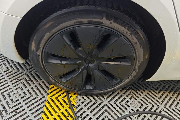 Used Tesla Model 3 2023 Rear-Wheel-Drive Version Right Rear Wheel Hub