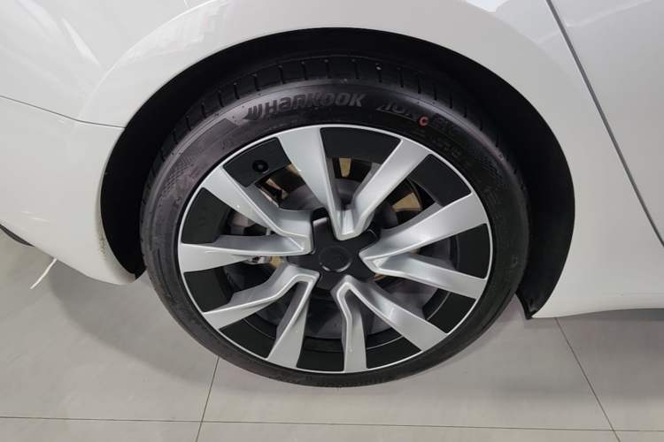 Used Tesla Model 3 2023 Rear-Wheel-Drive Version Right Rear Wheel Hub