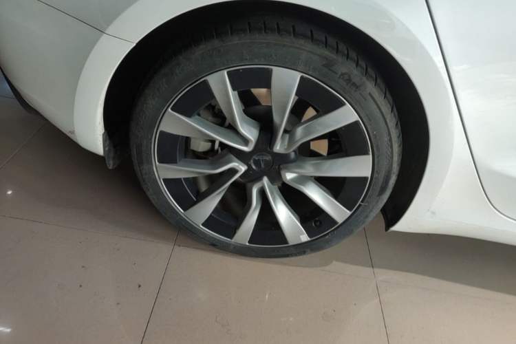 Used Tesla Model 3 2023 Rear-Wheel-Drive Version Right Rear Wheel Hub