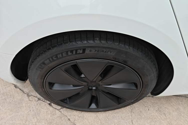 Used Tesla Model 3 2023 Rear-Wheel-Drive Version Right Rear Wheel Hub