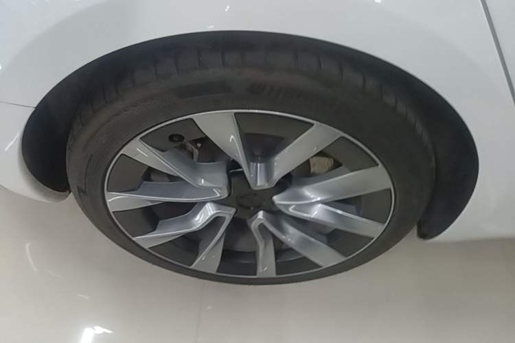 Used Tesla Model 3 2023 Long-Range All-Wheel-Drive Version Right Rear Wheel Hub