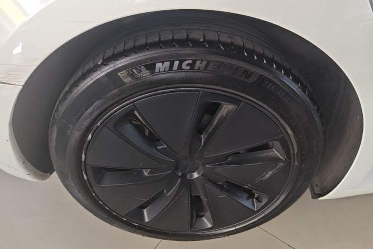 Used Tesla Model 3 2023 Rear-Wheel-Drive Version Right Rear Wheel Hub