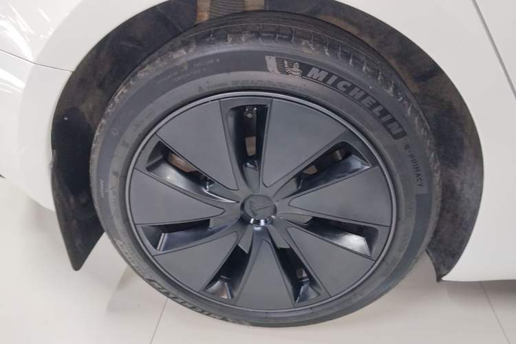 Used Tesla Model 3 2023 Long-Range All-Wheel-Drive Version Right Rear Wheel Hub