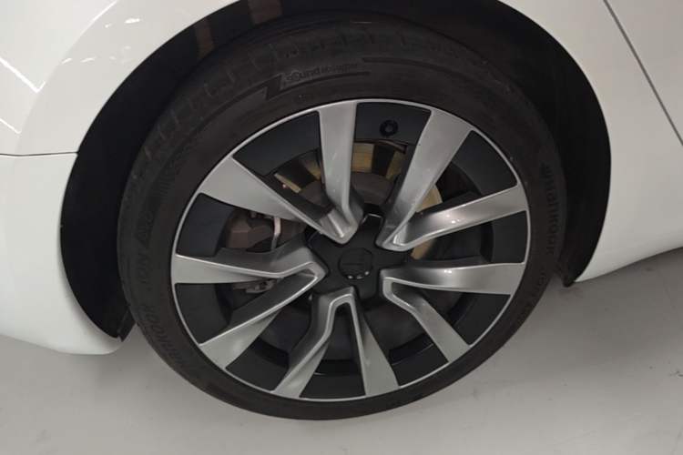 Used Tesla Model 3 2023 Rear-Wheel-Drive Version Right Rear Wheel Hub