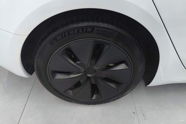 Used Tesla Model 3 2023 Long-Range All-Wheel-Drive Version Right Rear Wheel Hub