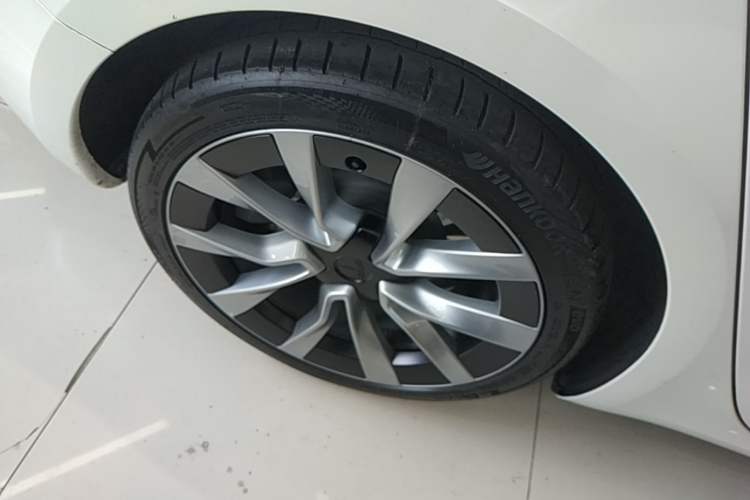 Used Tesla Model 3 2023 Rear-Wheel-Drive Version Right Rear Wheel Hub