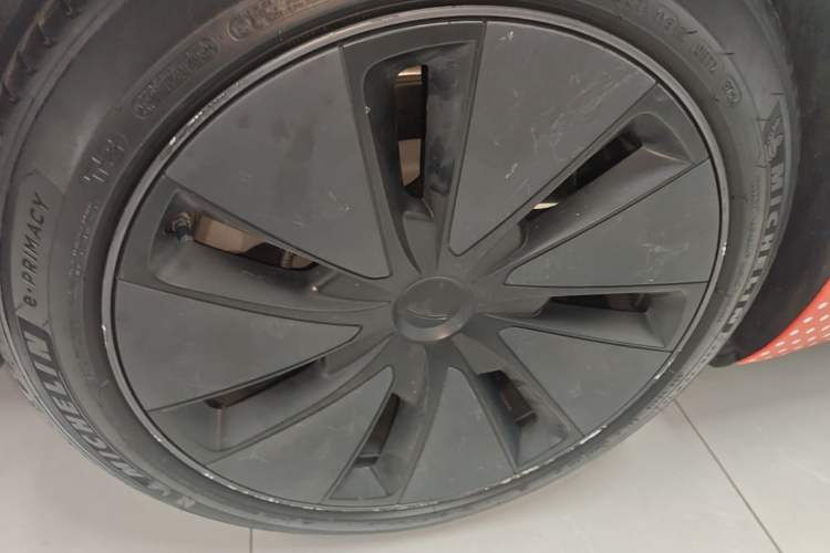 Used Tesla Model 3 2023 Rear-Wheel-Drive Version Right Rear Wheel Hub