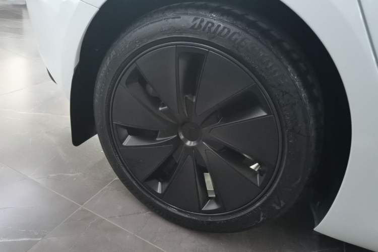 Used Tesla Model 3 2023 Long-Range All-Wheel-Drive Version Right Rear Wheel Hub