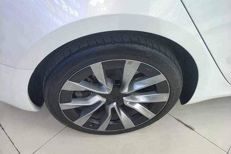 Used Tesla Model 3 2023 Long-Range All-Wheel-Drive Version Right Rear Wheel Hub