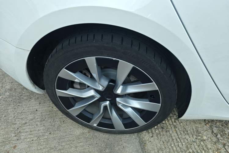 Used Tesla Model 3 2023 Long-Range All-Wheel-Drive Version Right Rear Wheel Hub