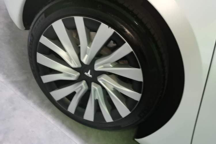 Used Tesla Model 3 2023 Rear-Wheel-Drive Version Right Rear Wheel Hub