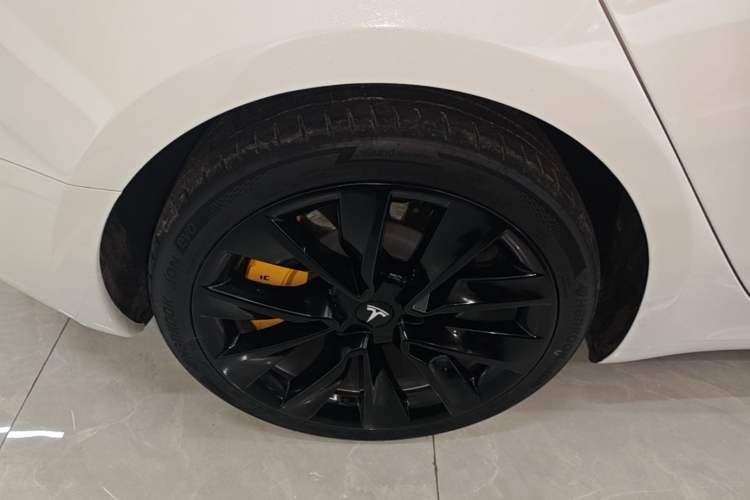 Used Tesla Model 3 2023 Long-Range All-Wheel-Drive Version Right Rear Wheel Hub