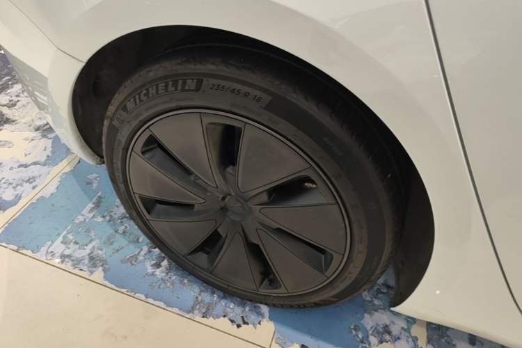 Used Tesla Model 3 2023 Rear-Wheel-Drive Version Right Rear Wheel Hub