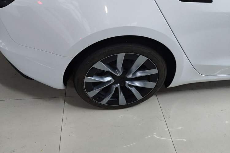 Used Tesla Model 3 2023 Rear-Wheel-Drive Version Right Rear Wheel Hub