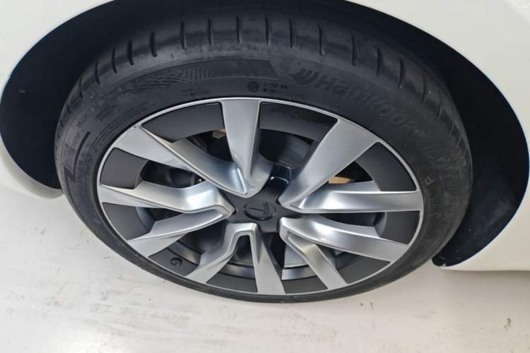 Used Tesla Model 3 2023 Rear-Wheel-Drive Version Right Rear Wheel Hub