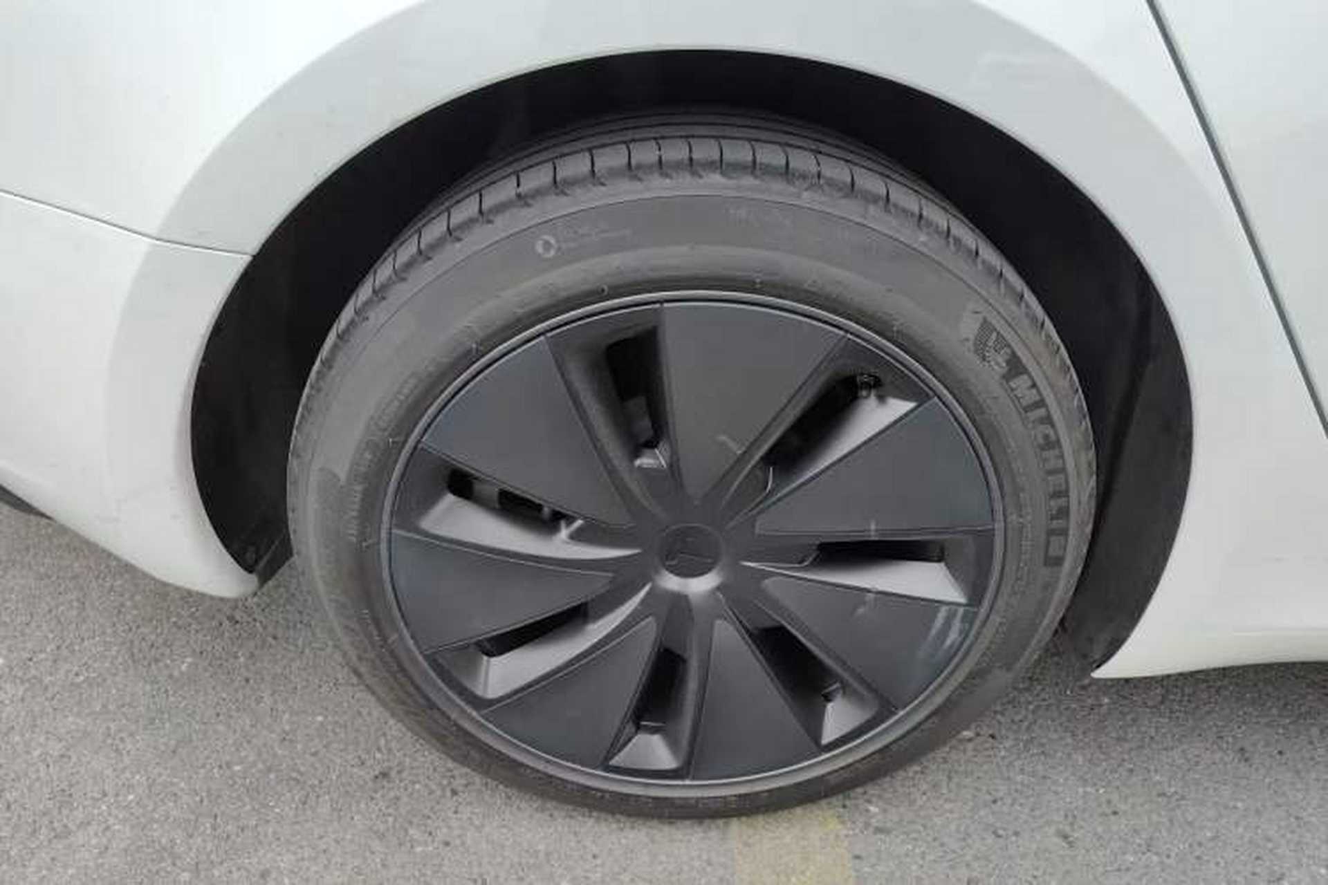 Used Tesla Model 3 2023 Rear-Wheel-Drive Version Right Rear Wheel Hub