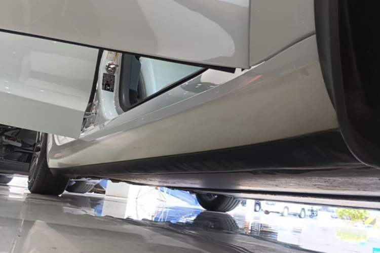 Used Tesla Model 3 2023 Rear-Wheel-Drive Version Right Side Sill