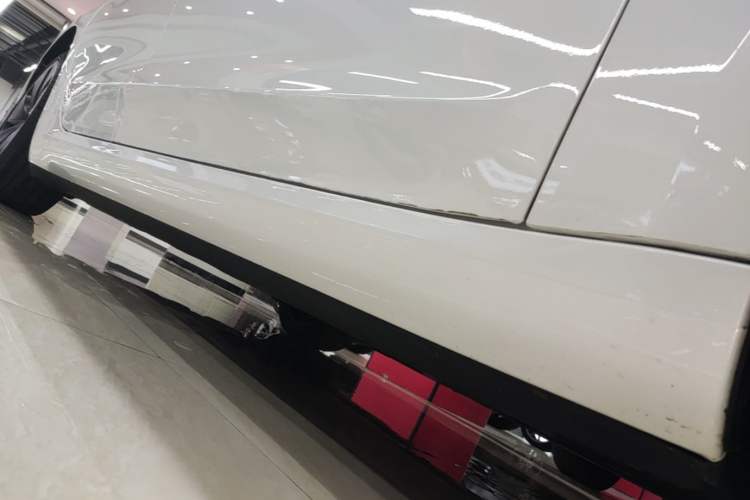 Used Tesla Model 3 2023 Long-Range All-Wheel-Drive Version Right Side Sill