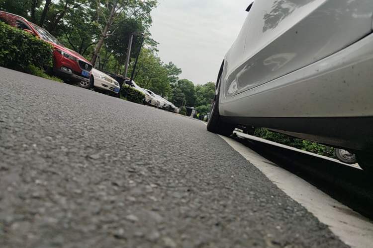 Used Tesla Model 3 2023 Long-Range All-Wheel-Drive Version Right Side Sill