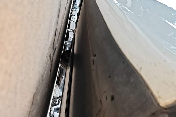 Used Tesla Model 3 2023 Rear-Wheel-Drive Version Right Side Sill