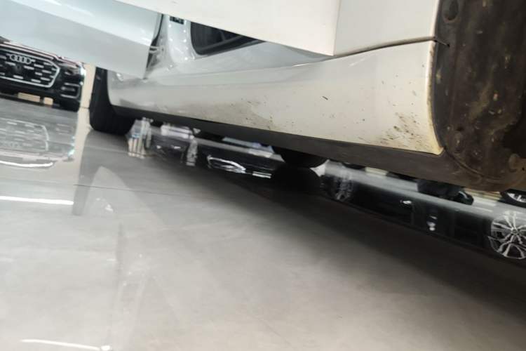 Used Tesla Model 3 2023 Rear-Wheel-Drive Version Right Side Sill