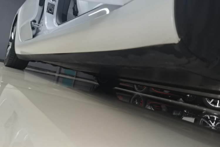 Used Tesla Model 3 2023 Long-Range All-Wheel-Drive Version Right Side Sill