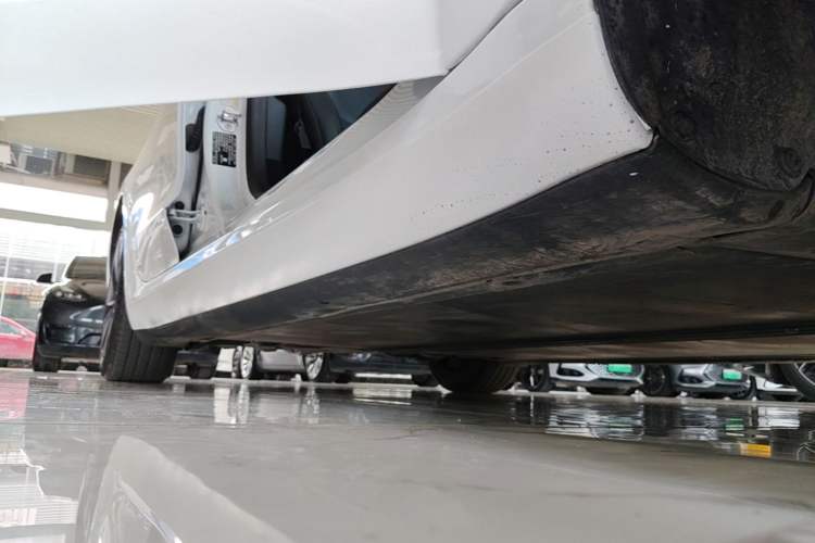 Used Tesla Model 3 2023 Rear-Wheel-Drive Version Right Side Sill