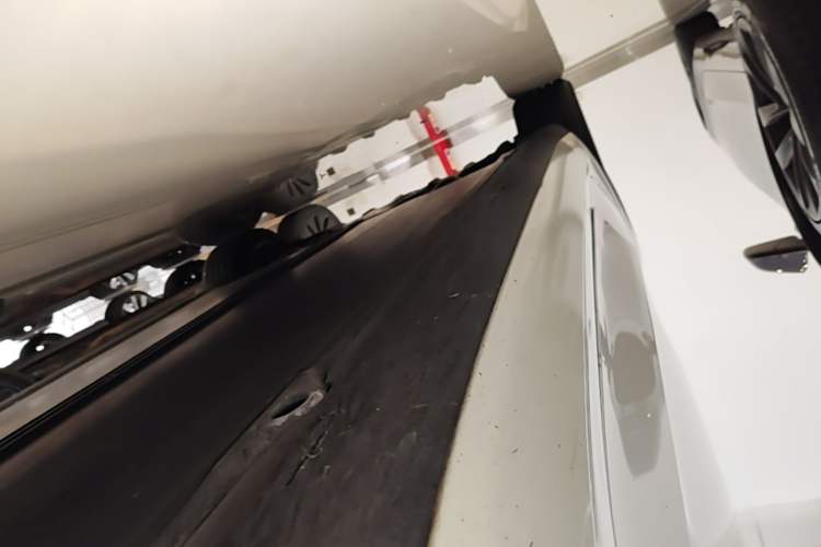 Used Tesla Model 3 2023 Rear-Wheel-Drive Version Right Side Sill