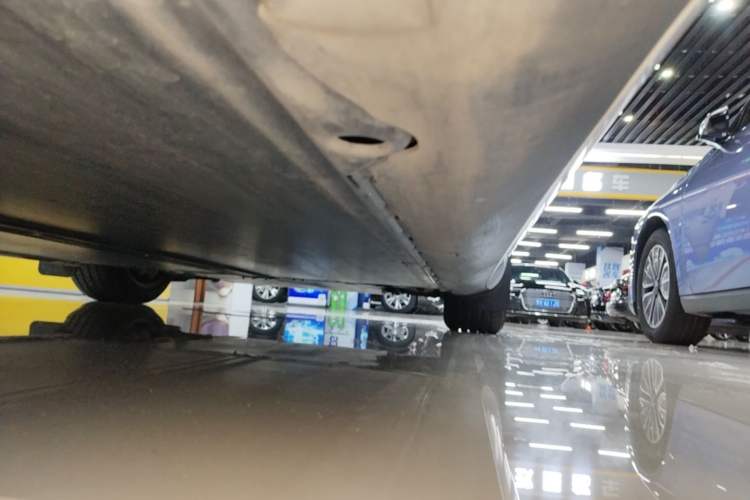 Used Tesla Model 3 2023 Long-Range All-Wheel-Drive Version Right Side Sill