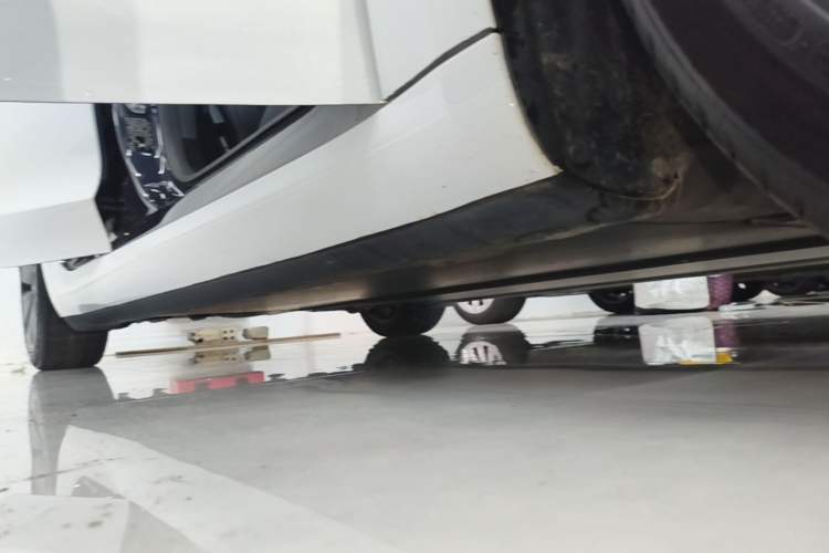 Used Tesla Model 3 2023 Long-Range All-Wheel-Drive Version Right Side Sill