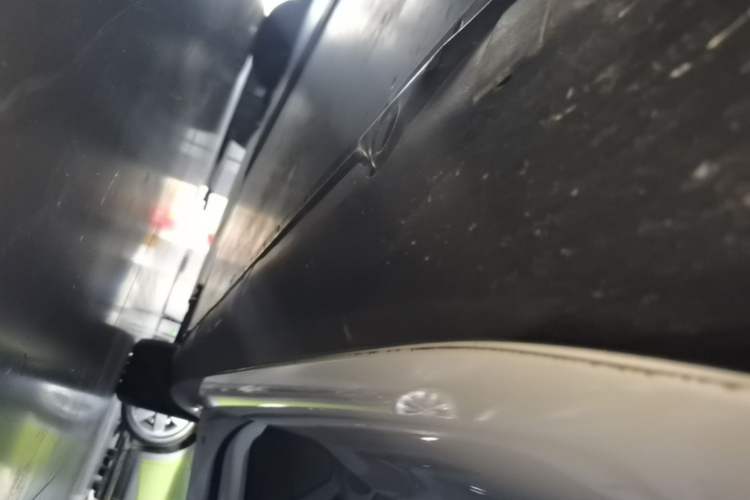 Used Tesla Model 3 2023 Long-Range All-Wheel-Drive Version Right Side Sill