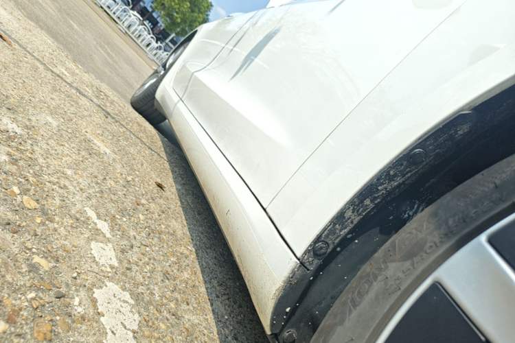 Used Tesla Model 3 2023 Long-Range All-Wheel-Drive Version Right Side Sill