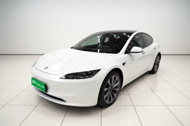 Ojetý Tesla Model 3 2023 Long-Range All-Wheel-Drive Version