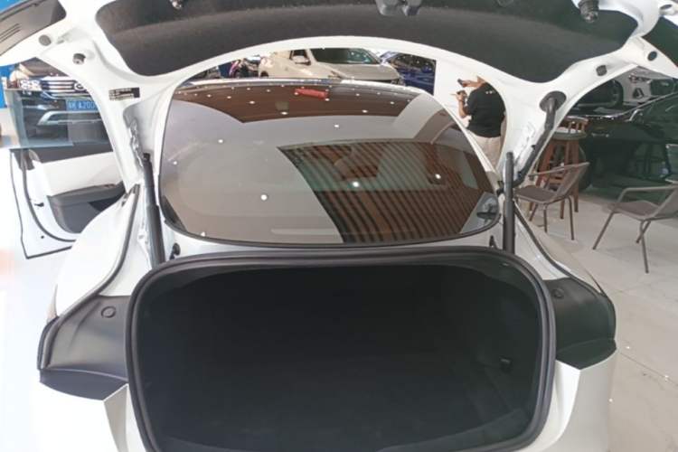 Used Tesla Model 3 2023 Rear-Wheel-Drive Version Trunk