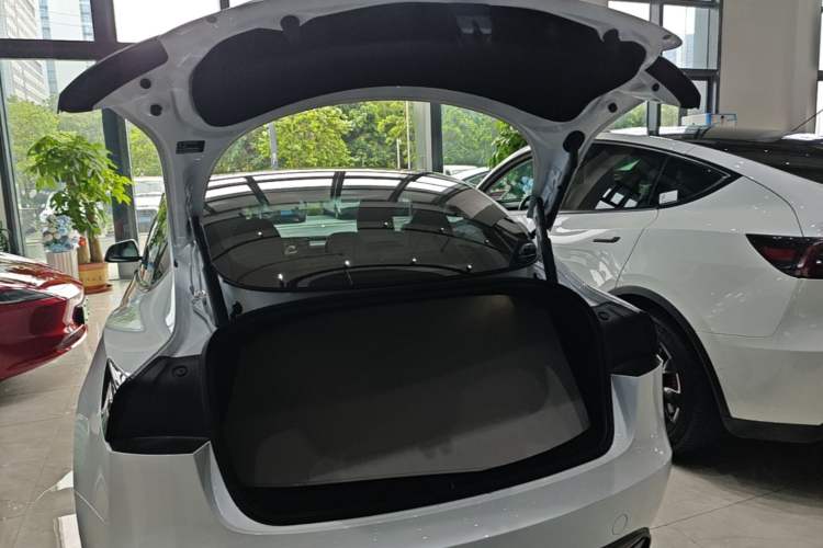 Used Tesla Model 3 2023 Long-Range All-Wheel-Drive Version Trunk