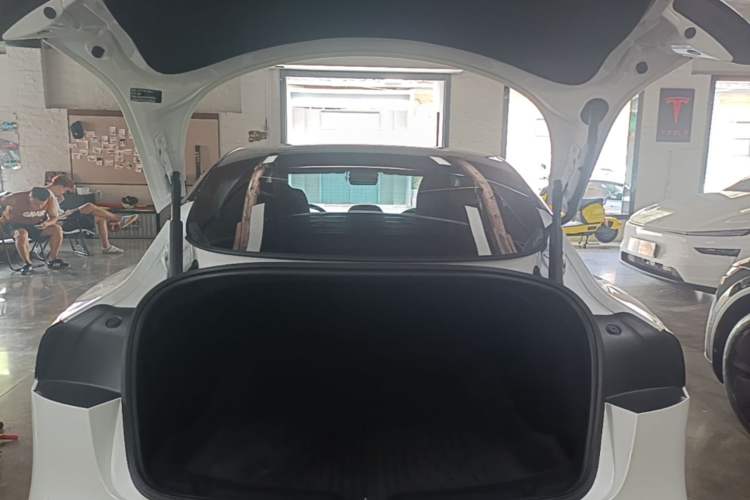 Used Tesla Model 3 2023 Rear-Wheel-Drive Version Trunk