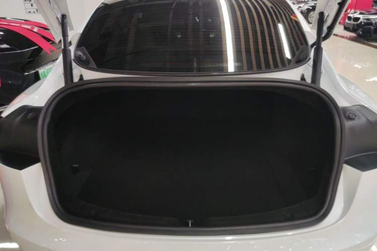 Used Tesla Model 3 2023 Long-Range All-Wheel-Drive Version Trunk