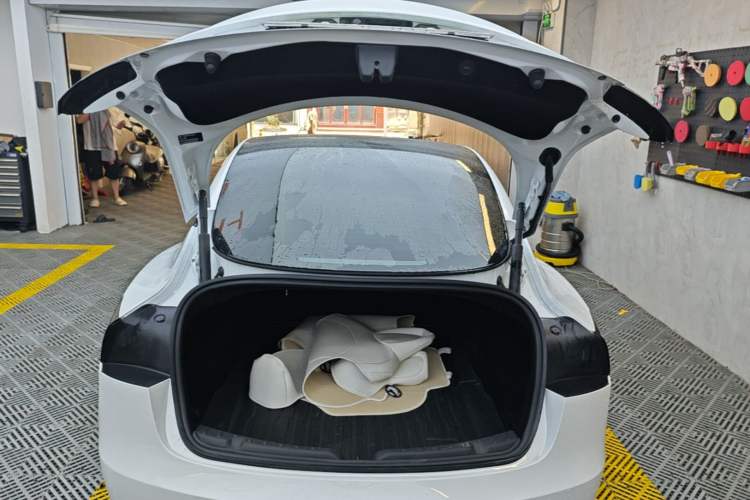 Used Tesla Model 3 2023 Rear-Wheel-Drive Version Trunk