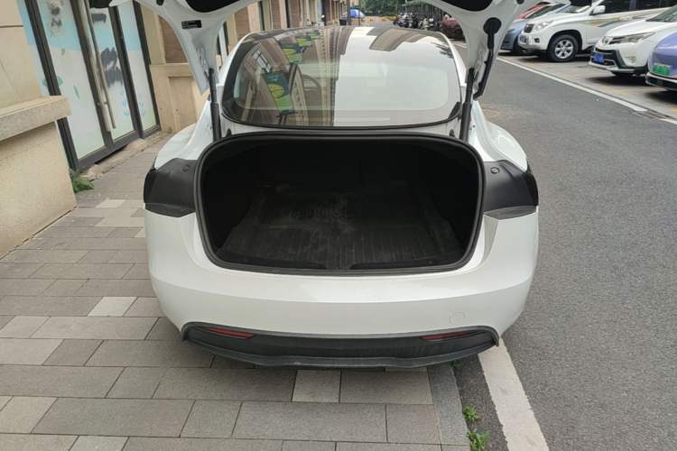 Used Tesla Model 3 2023 Long-Range All-Wheel-Drive Version Trunk