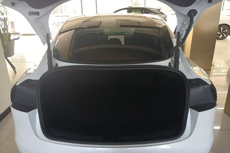 Used Tesla Model 3 2023 Rear-Wheel-Drive Version Trunk