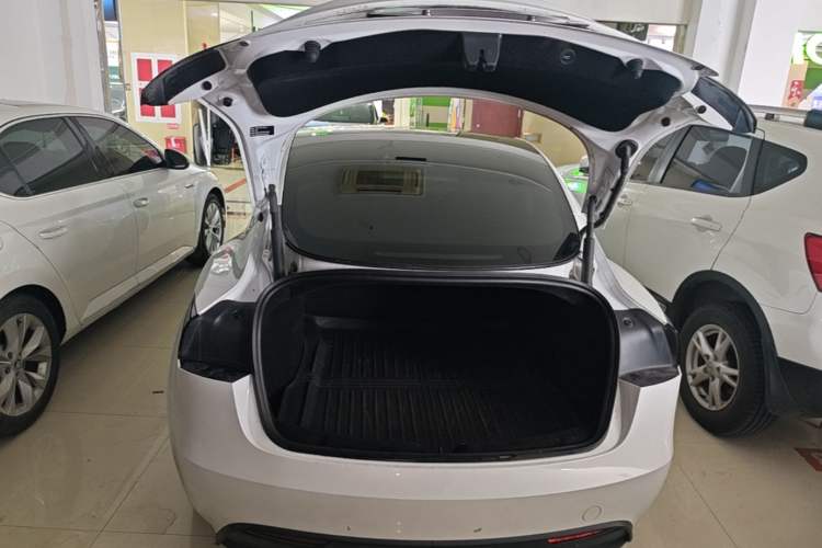 Used Tesla Model 3 2023 Long-Range All-Wheel-Drive Version Trunk