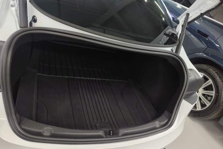 Used Tesla Model 3 2023 Rear-Wheel-Drive Version Trunk