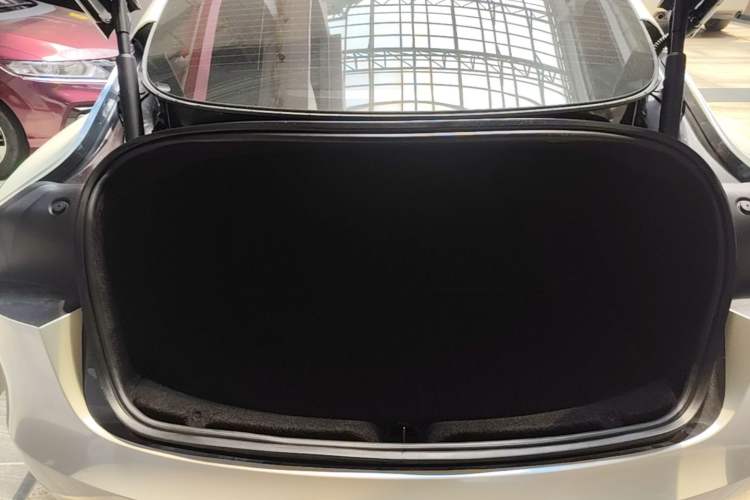 Used Tesla Model 3 2023 Rear-Wheel-Drive Version Trunk