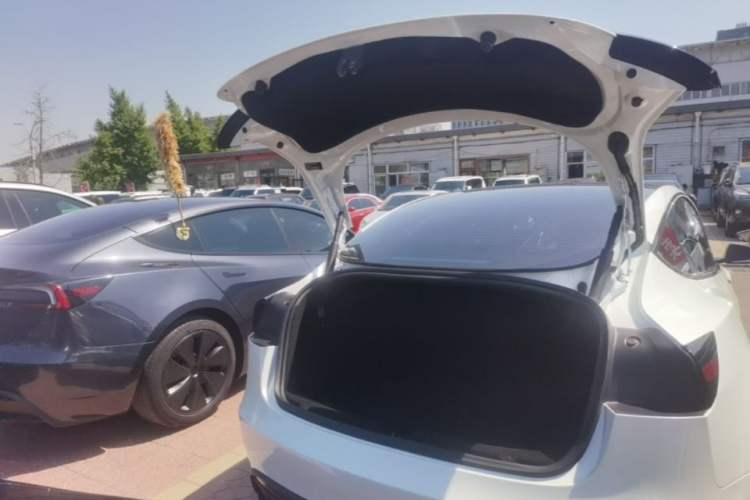 Used Tesla Model 3 2023 Rear-Wheel-Drive Version Trunk