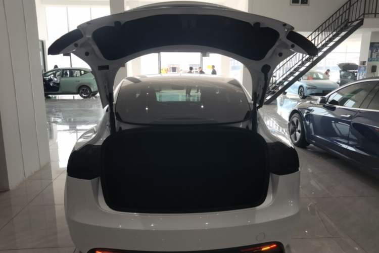 Used Tesla Model 3 2023 Rear-Wheel-Drive Version Trunk