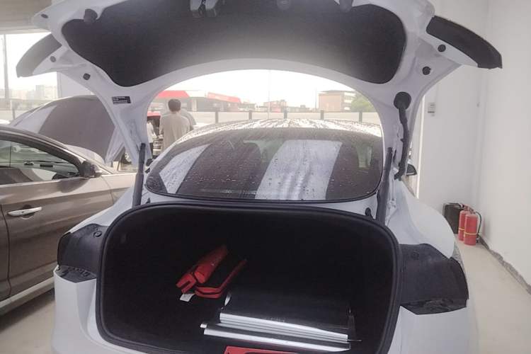 Used Tesla Model 3 2023 Long-Range All-Wheel-Drive Version Trunk